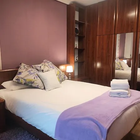 Con Vistas Al Puente Del Milenio Y Plaza De Garaje *