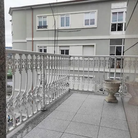 Con Vistas Al Puente Del Milenio Y Plaza De Garaje