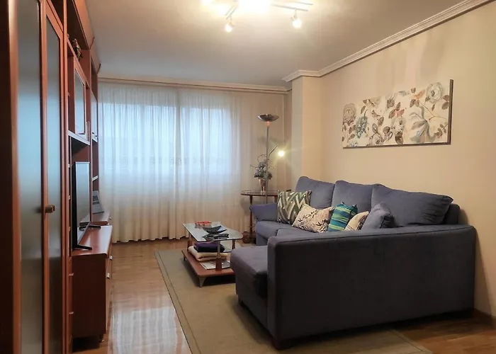 Con Vistas Al Puente Del Milenio Y Plaza De Garaje Ourense