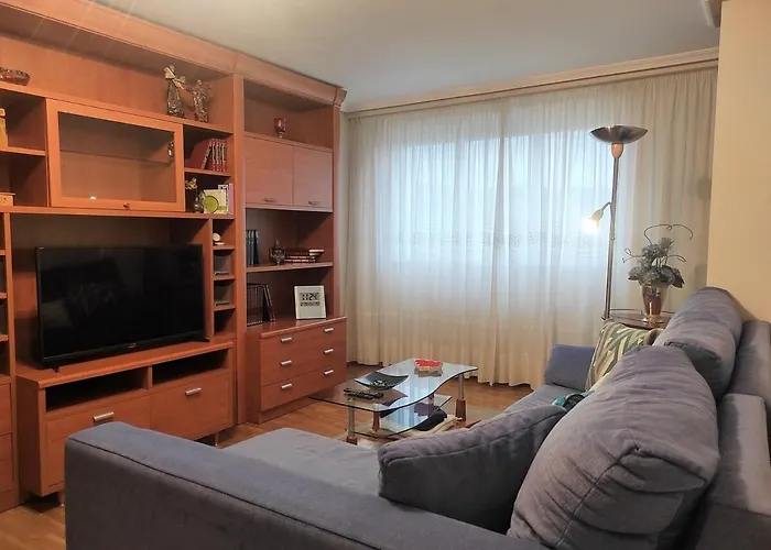 Con Vistas Al Puente Del Milenio Y Plaza De Garaje