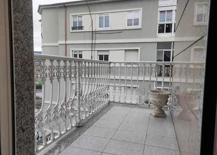 Con Vistas Al Puente Del Milenio Y Plaza De Garaje