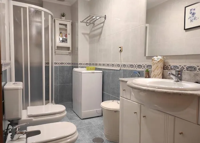 Con Vistas Al Puente Del Milenio Y Plaza De Garaje