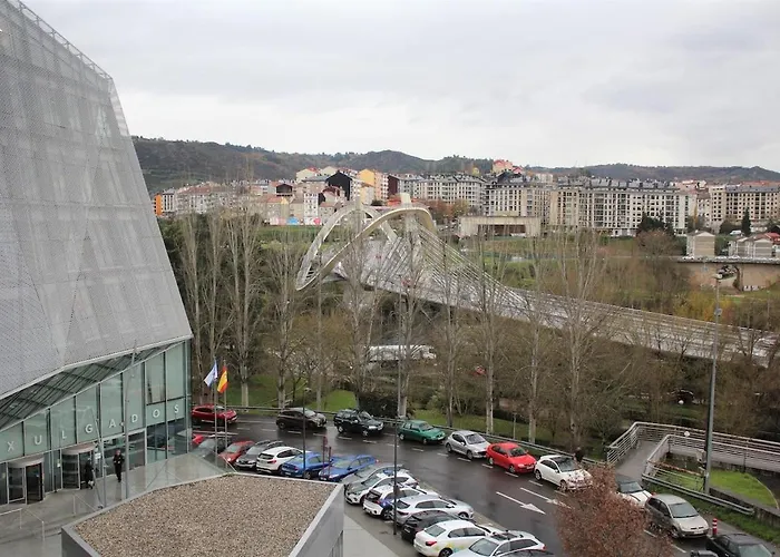 Con Vistas Al Puente Del Milenio Y Plaza De Garaje * Ourense