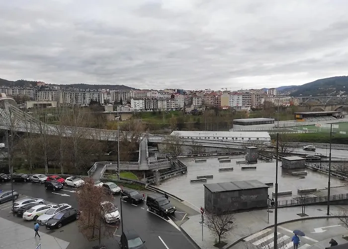 Con Vistas Al Puente Del Milenio Y Plaza De Garaje