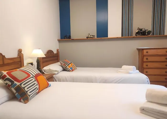 Con Vistas Al Puente Del Milenio Y Plaza De Garaje Appartement Ourense