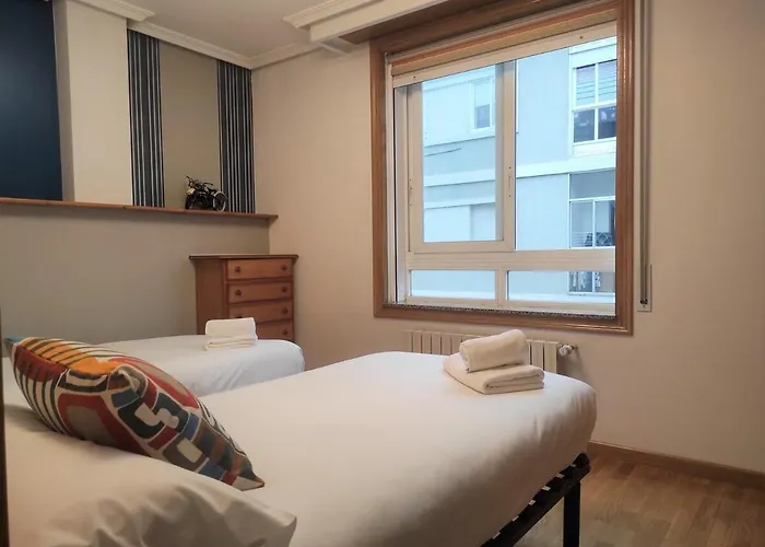 Con Vistas Al Puente Del Milenio Y Plaza De Garaje Appartement Ourense