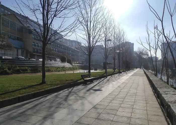 Con Vistas Al Puente Del Milenio Y Plaza De Garaje Appartement *